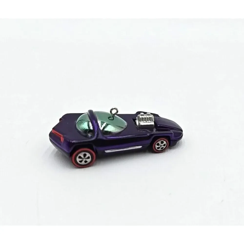 Hallmark Ornament: 2001 Silhouette and Case 1968 |‎ QX6605